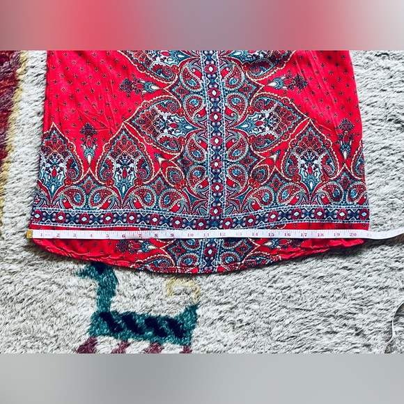 Boho Flowy Tank with Button Clasp Closure - Picture 6 of 9